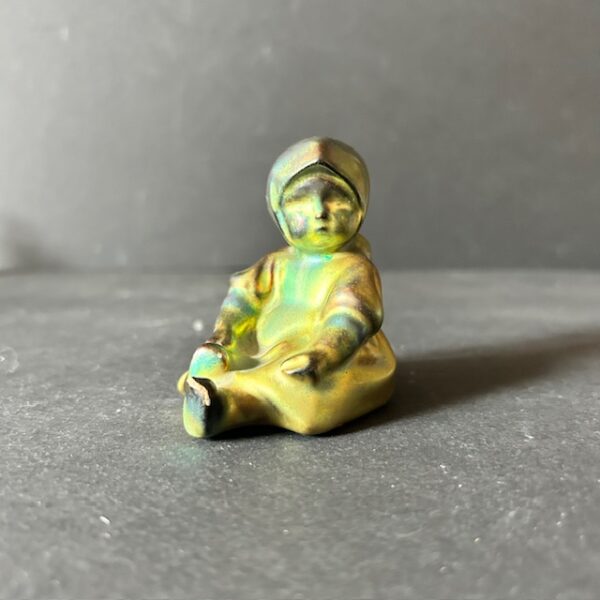 Zsolnay Hongrie - Porcelaine irisée - Petite fille