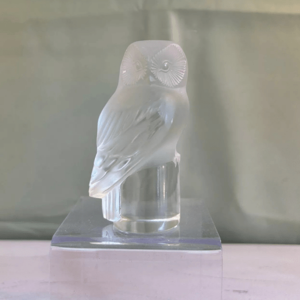 Lalique - Presse papier en cristal - Chouette sur piédouche - signé